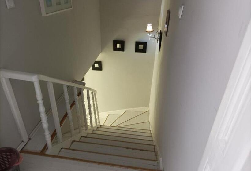 تختخواب و صبحانه Citalna Rooms