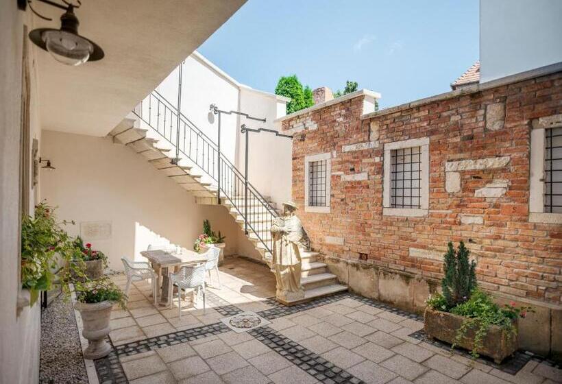 민박 Florand Rooms&wine