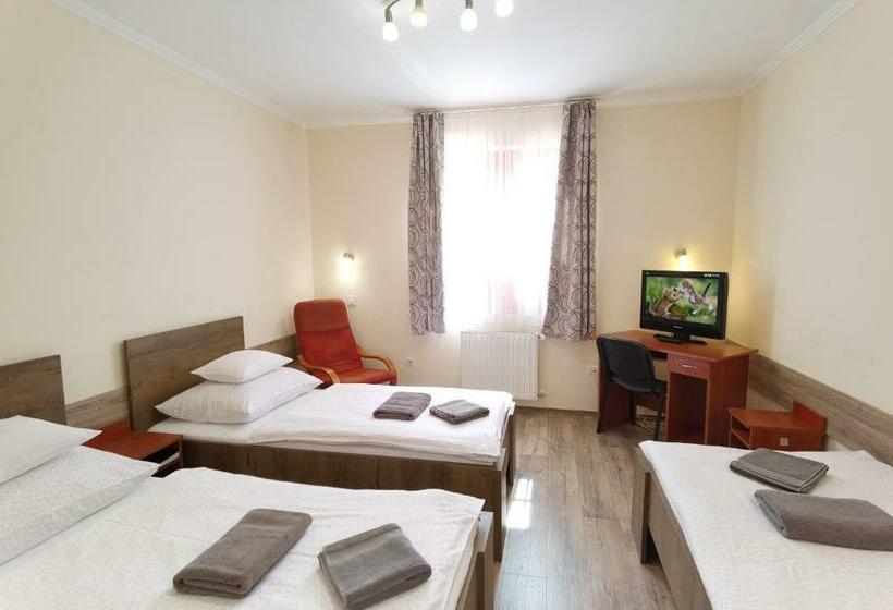 مبيت وإفطار Kamilla Panzió és Rendezvényház