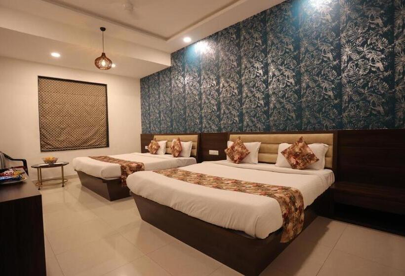 호텔 Bhairav Bagh With Swimming Pool