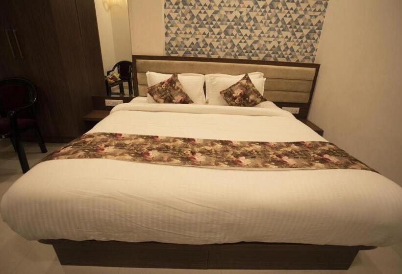 호텔 Bhairav Bagh With Swimming Pool