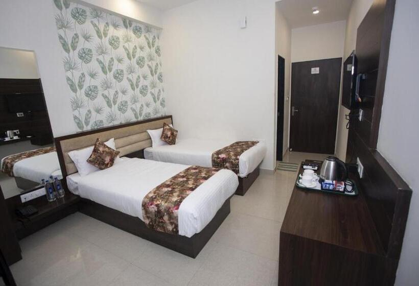 호텔 Bhairav Bagh With Swimming Pool