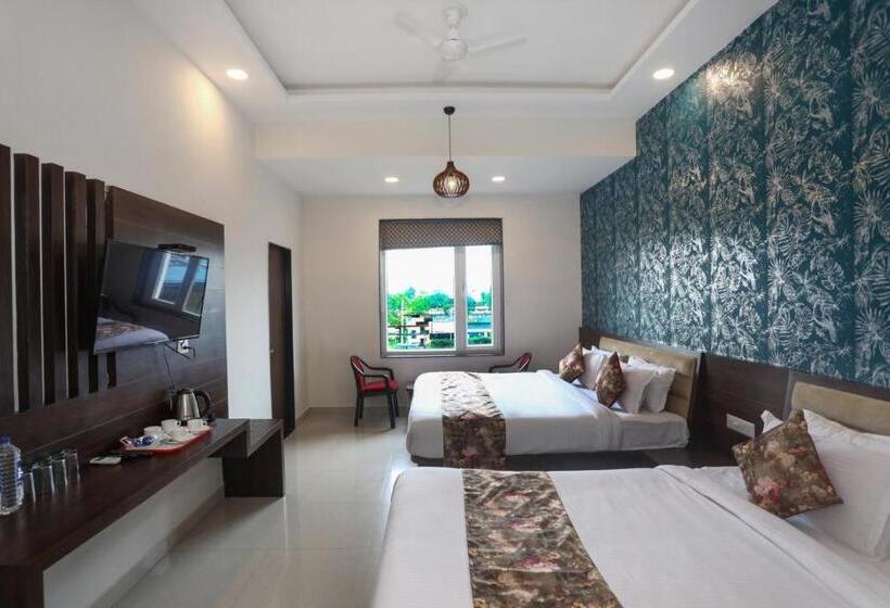 호텔 Bhairav Bagh With Swimming Pool