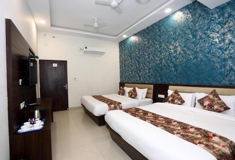 호텔 Bhairav Bagh With Swimming Pool