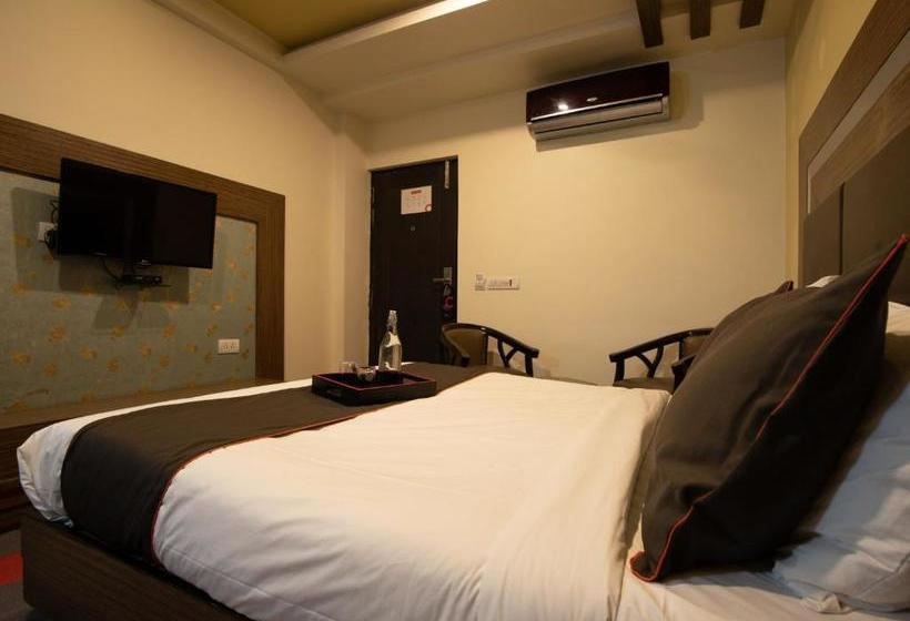 בית מלון כפרי Minerva Residency  Near Grant Road Railway Station Mumbai