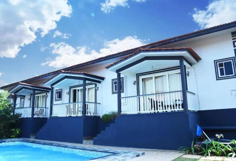 ホテル Fabescape Vagator Retreat Resort With Swimming Pool Nr Vagator Beach