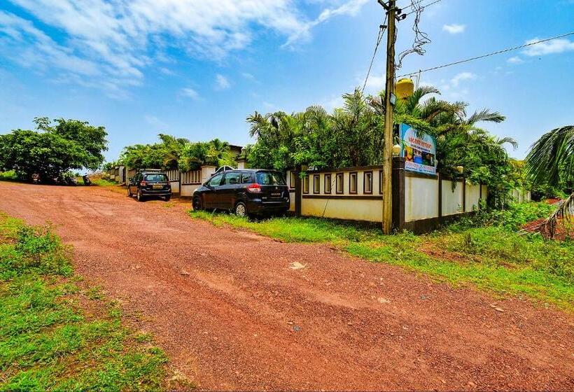 ホテル Fabescape Vagator Retreat Resort With Swimming Pool Nr Vagator Beach