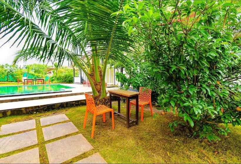 ホテル Fabescape Vagator Retreat Resort With Swimming Pool Nr Vagator Beach