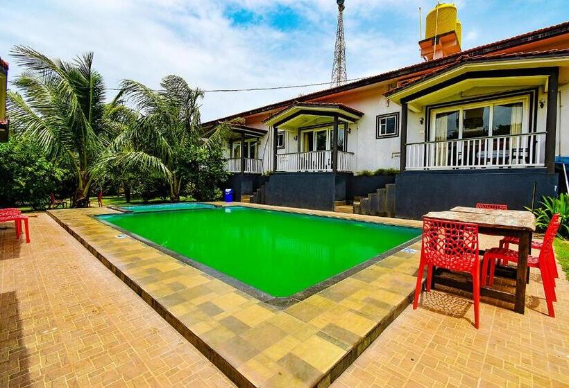 ホテル Fabescape Vagator Retreat Resort With Swimming Pool Nr Vagator Beach