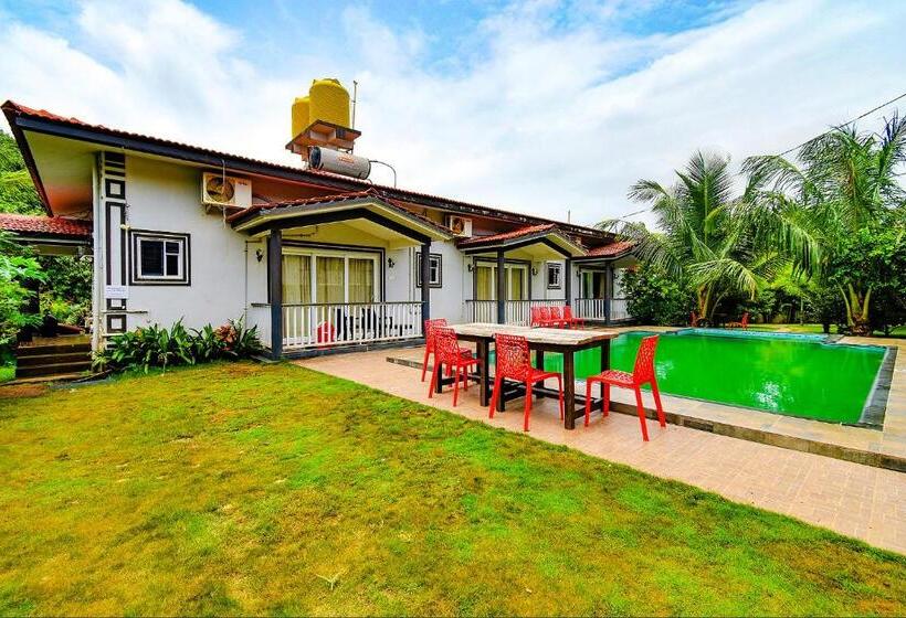 ホテル Fabescape Vagator Retreat Resort With Swimming Pool Nr Vagator Beach