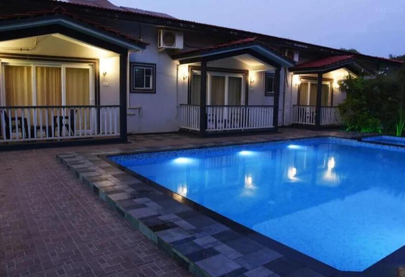 ホテル Fabescape Vagator Retreat Resort With Swimming Pool Nr Vagator Beach