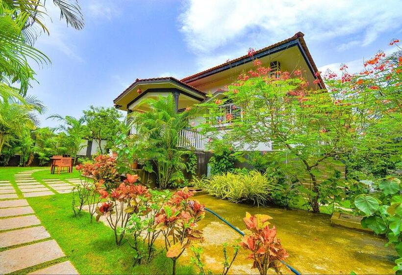 ホテル Fabescape Vagator Retreat Resort With Swimming Pool Nr Vagator Beach