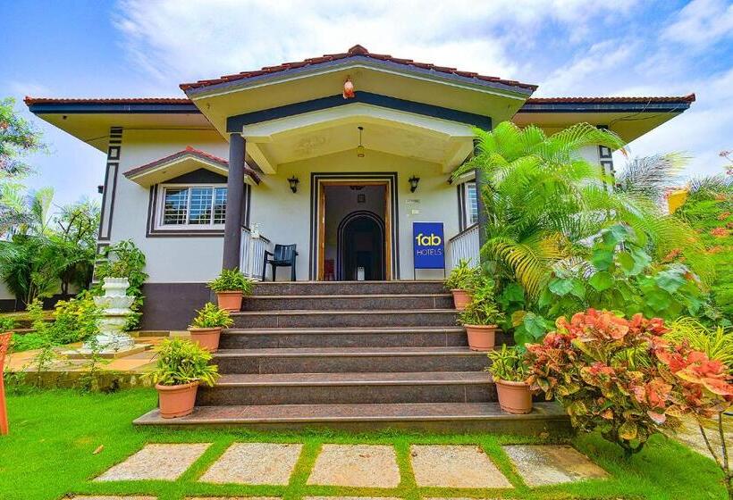 ホテル Fabescape Vagator Retreat Resort With Swimming Pool Nr Vagator Beach