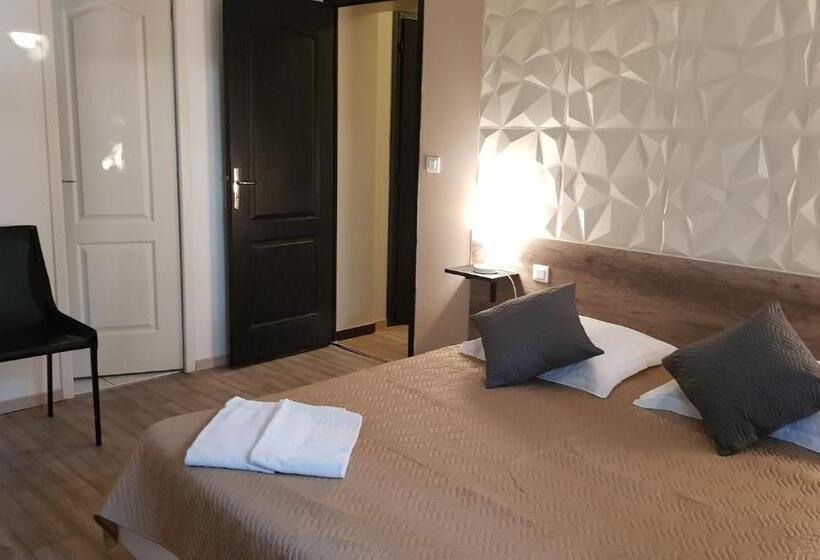 ホテル Hôtel Les Lodges D Eauze