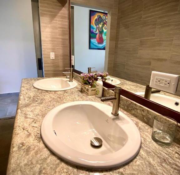 Отель Inn The Coffeepot Boutique