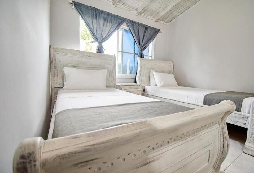 هتل Kpre Coveñas