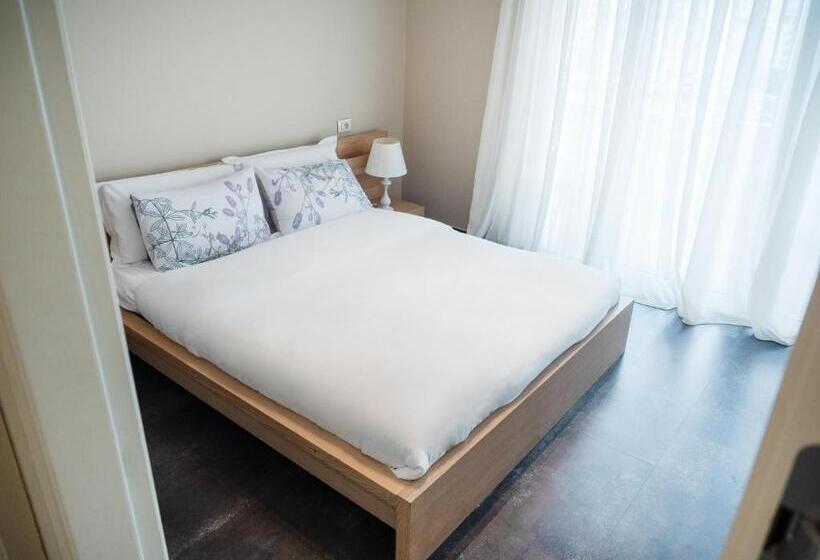 בית מלון כפרי Lake Drive Rooms&apartments