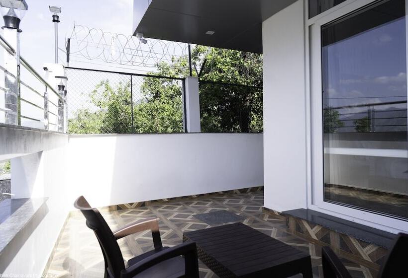 Отель Mountain Midst