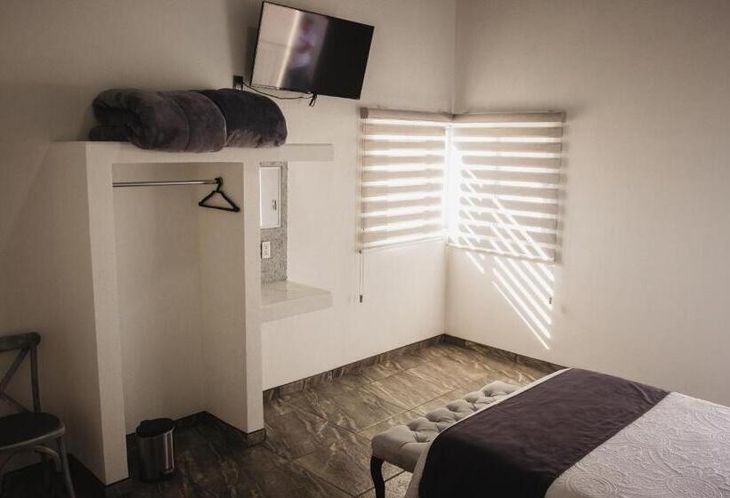 ホテル Nuevo Bernal