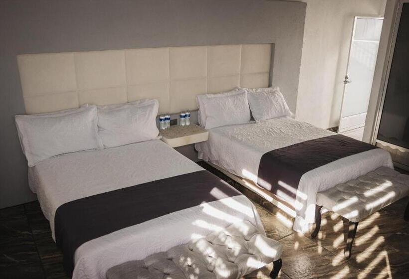 ホテル Nuevo Bernal