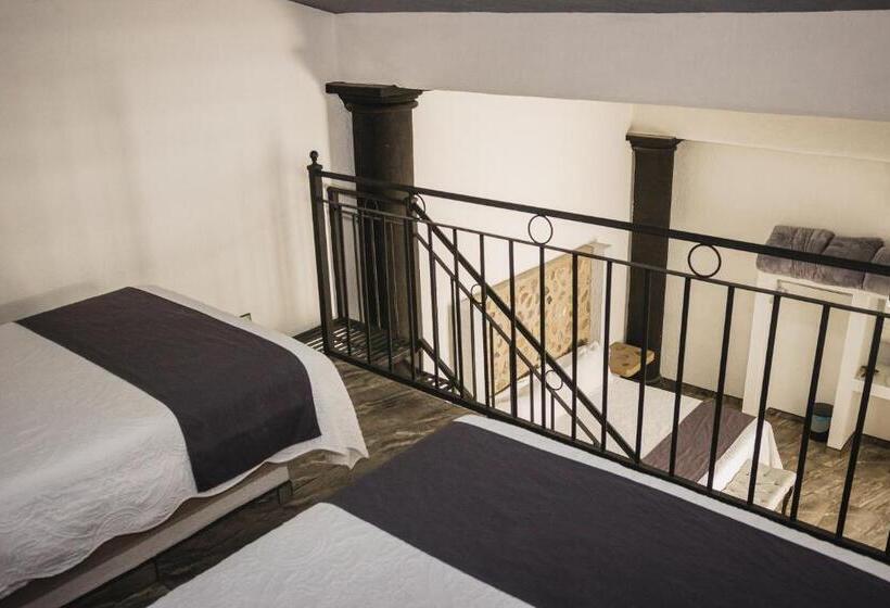 ホテル Nuevo Bernal