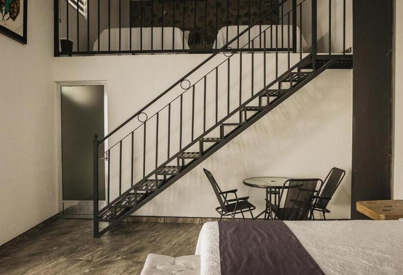 ホテル Nuevo Bernal