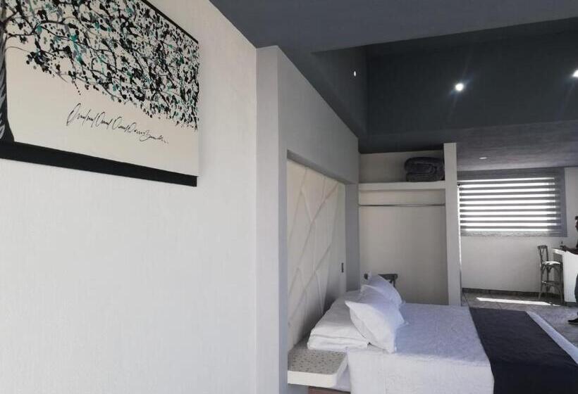 ホテル Nuevo Bernal