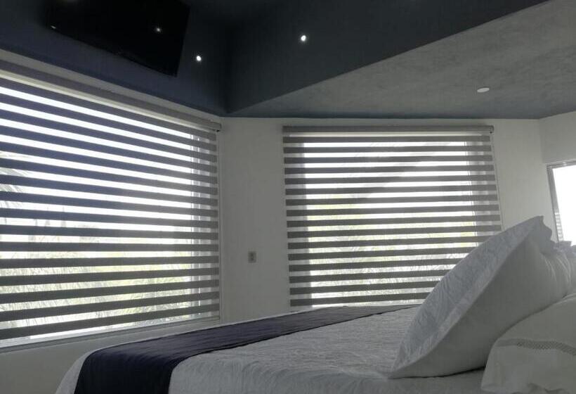 ホテル Nuevo Bernal