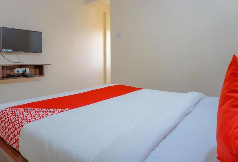 בית מלון כפרי Oyo 81616 Omkar Executive