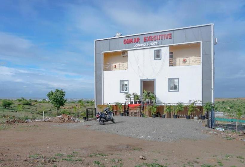 בית מלון כפרי Oyo 81616 Omkar Executive