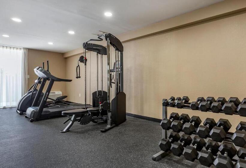 فندق Quality Inn & Suites Spring Lake   Fayetteville Near Fort Liberty