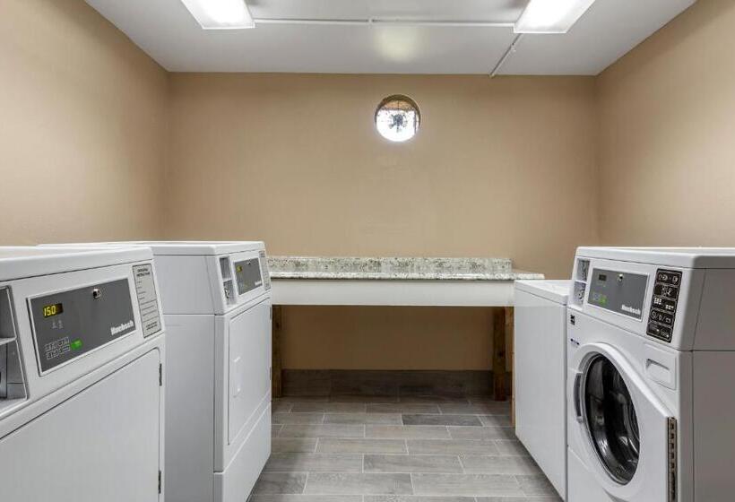 فندق Quality Inn & Suites Spring Lake   Fayetteville Near Fort Liberty