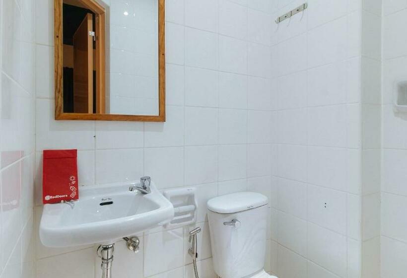 Отель Reddoorz Near Edsa Camp Crame