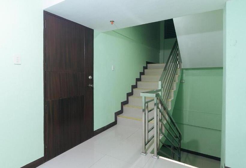 Отель Reddoorz Near Edsa Camp Crame
