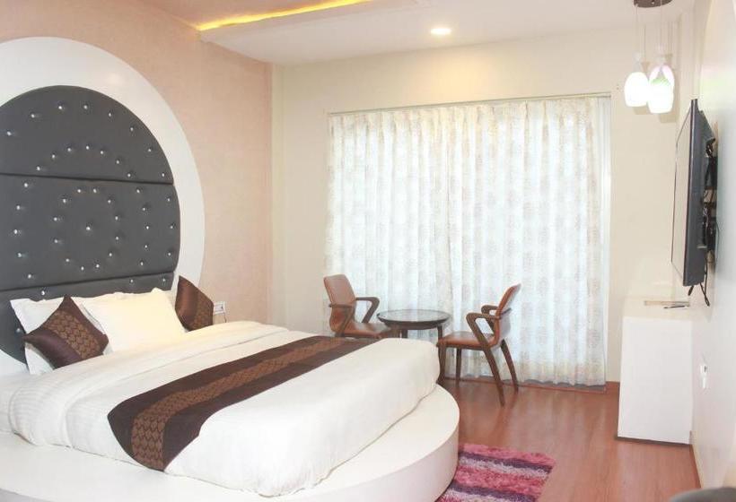 Отель S S International