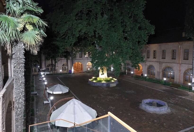 هتل Shah Abbas Karvansaray