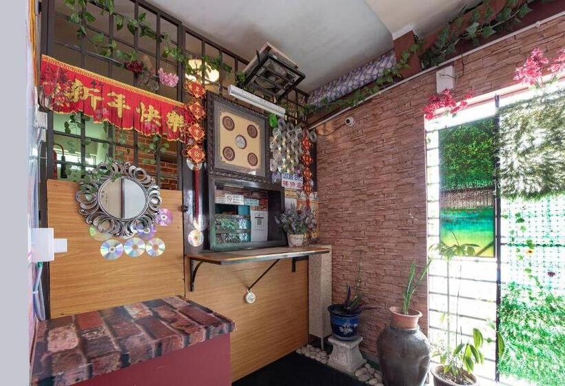 בית מלון כפרי Spot On 90305 Hen Hen