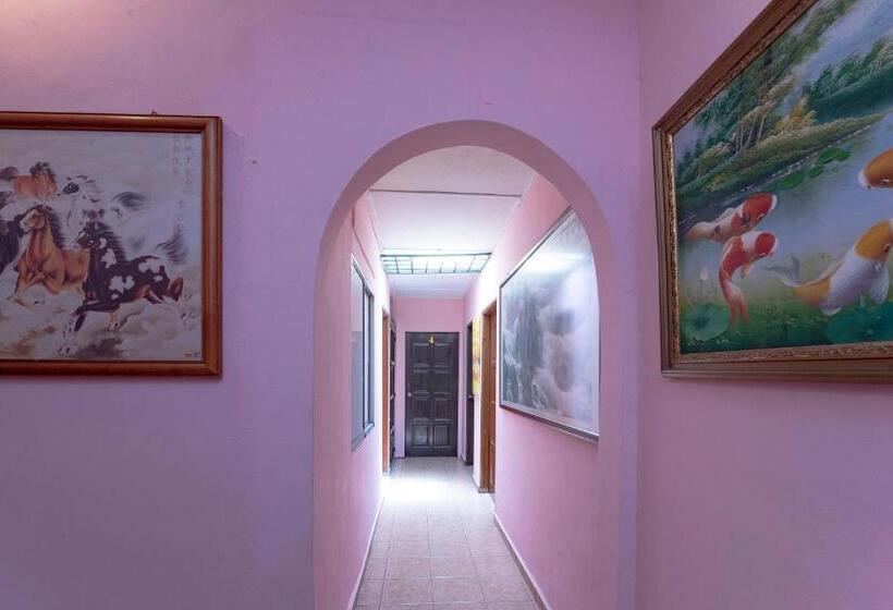 בית מלון כפרי Spot On 90305 Hen Hen