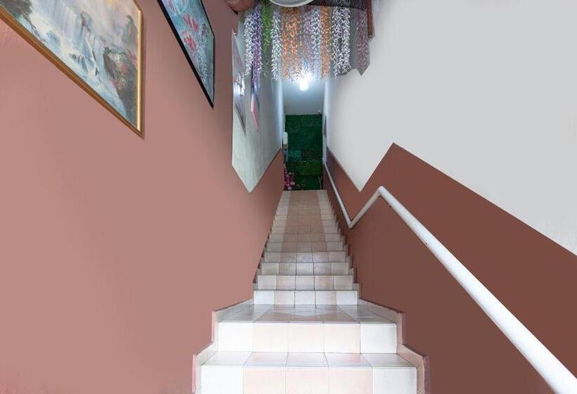 בית מלון כפרי Spot On 90305 Hen Hen