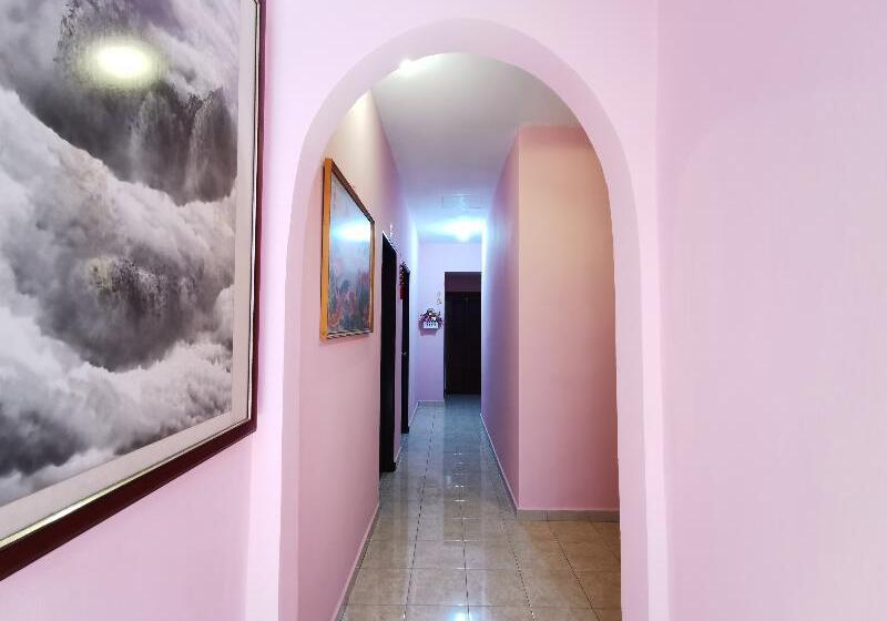 בית מלון כפרי Spot On 90305 Hen Hen