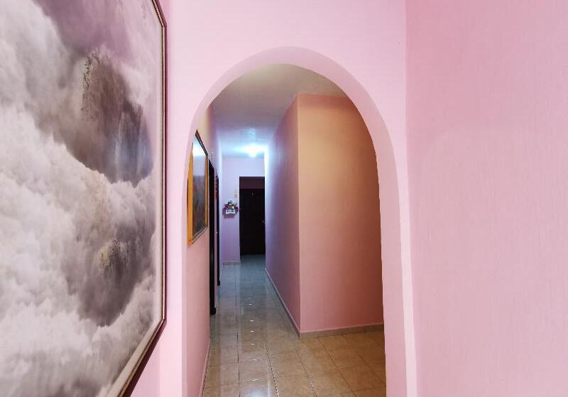 בית מלון כפרי Spot On 90305 Hen Hen