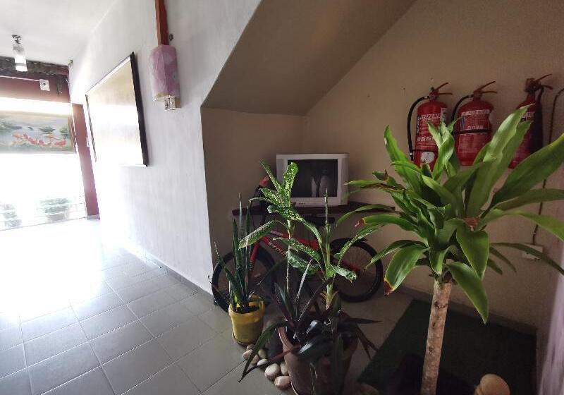 בית מלון כפרי Spot On 90305 Hen Hen