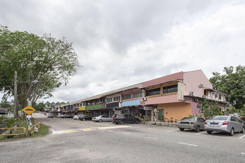 בית מלון כפרי Spot On 90305 Hen Hen