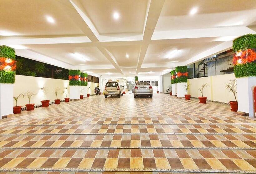 בית מלון כפרי The Park Residency