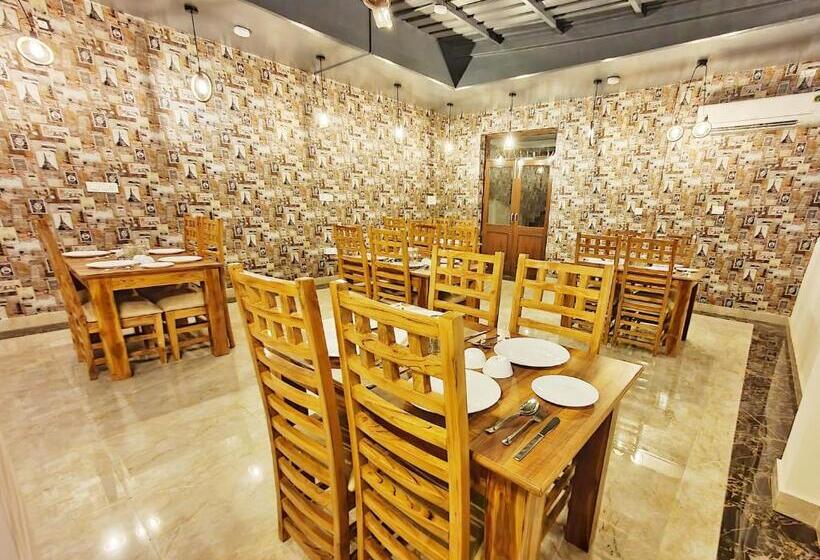 בית מלון כפרי The Park Residency