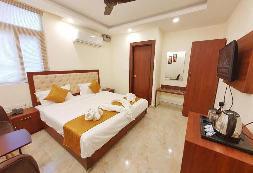 בית מלון כפרי The Park Residency