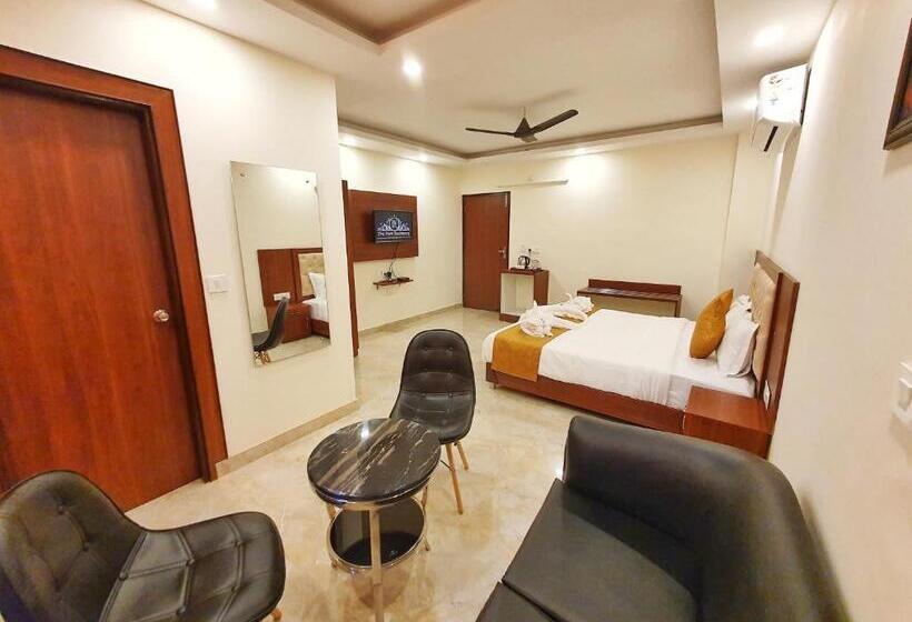 בית מלון כפרי The Park Residency