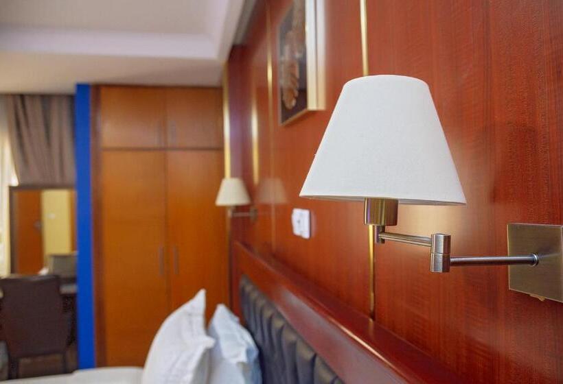 Noubou International Hotel Bonapriso