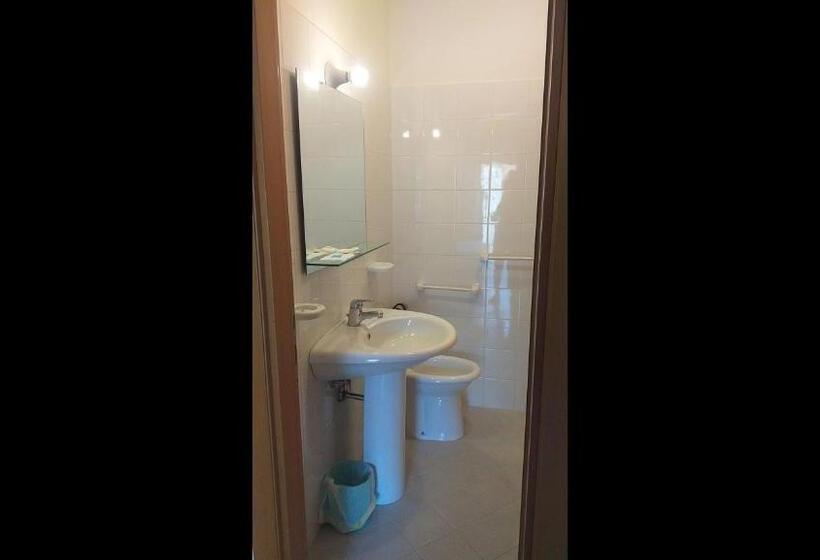 פנסיון Room In Bb   Quadruple Room For A Totally Relaxing Holiday