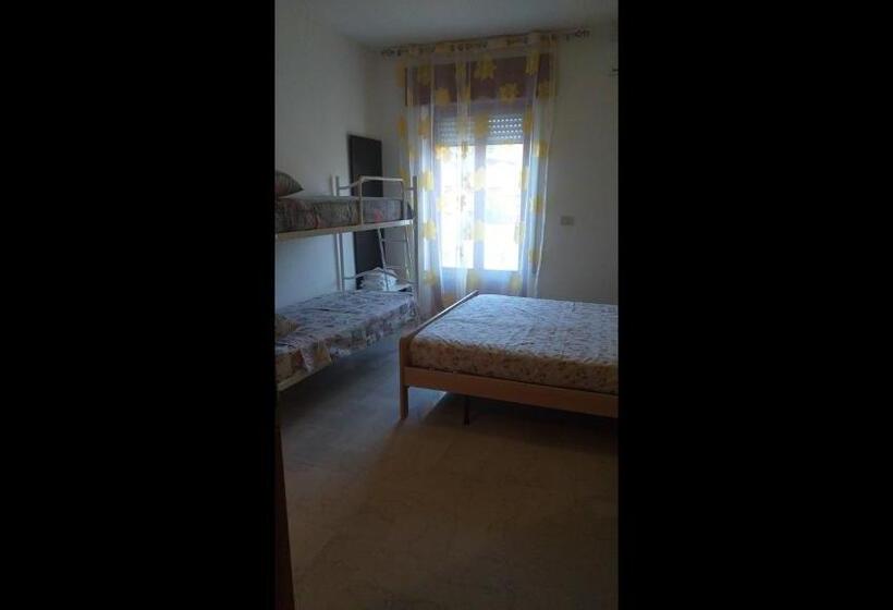 פנסיון Room In Bb   Quadruple Room For A Totally Relaxing Holiday